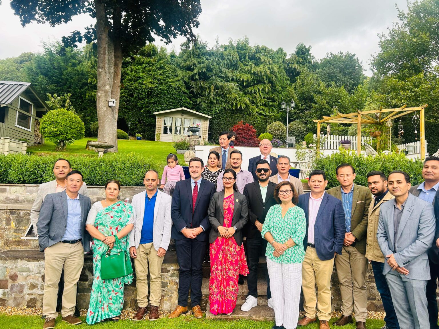 रास्वपा सांसद गौतमद्वारा बेलायतमा बन्दै गरेको नेपाली भिलेज अवलोकन